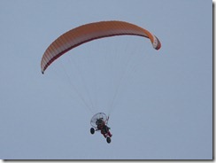 Paramotor ueber Otterndorf am Abend