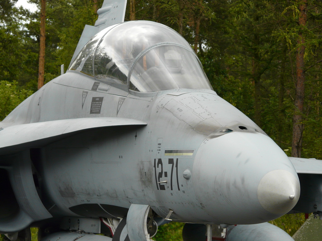 EF-18B+ CE.15-08/12-71 ALA 12