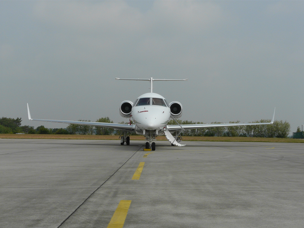 Nordholz Zivilflugplatz EMB-135 BJ Legacy 600 SE-DJG