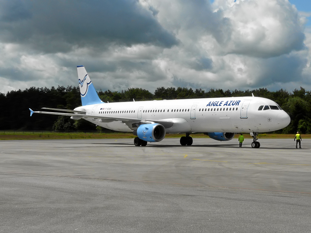 Nordholz Zivilflugplatz Airbus A321-211 Aigle Azur F-GUAA Charterflug MS Vistamar