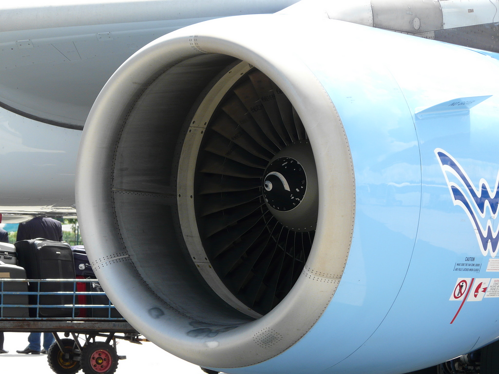 Nordholz Zivilflugplatz Airbus A321-211 Aigle Azur F-GUAA Charterflug MS Vistamar