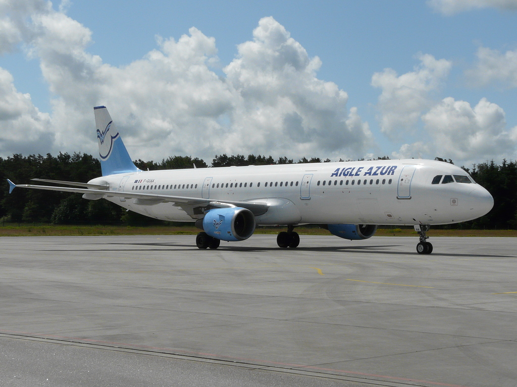 Nordholz Zivilflugplatz Airbus A321-211 Aigle Azur F-GUAA Charterflug MS Vistamar